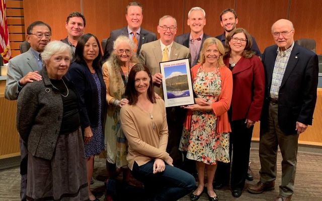 Image of Bellevue City Council and Puget Sound Regional Council awarding Vision 2040 award to 30Bellevue.