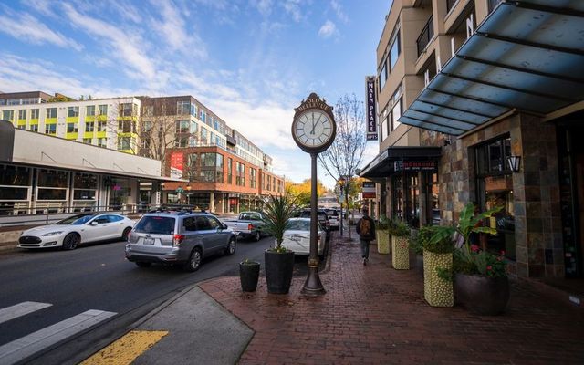 Street and sidewalk in Old Bellevue