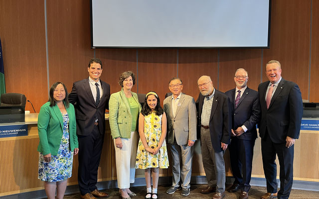 The City Council honors Samaira Bhatia, winner of the Bellevue Children’s Business Fair.