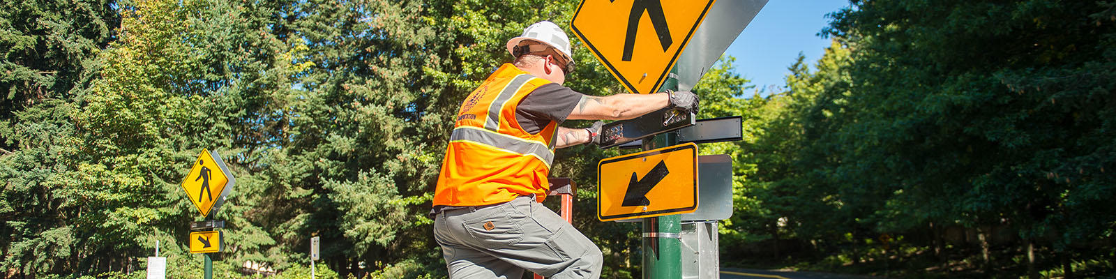 Sign-installation.jpg Sign-installation.jpg