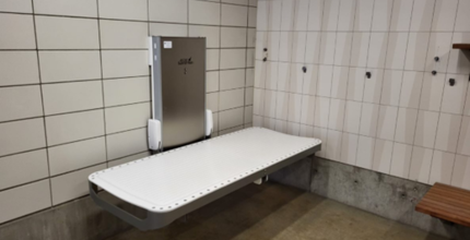 An accessible changing table is shown unfolded and ready for use at Meydenbauer Bay Park