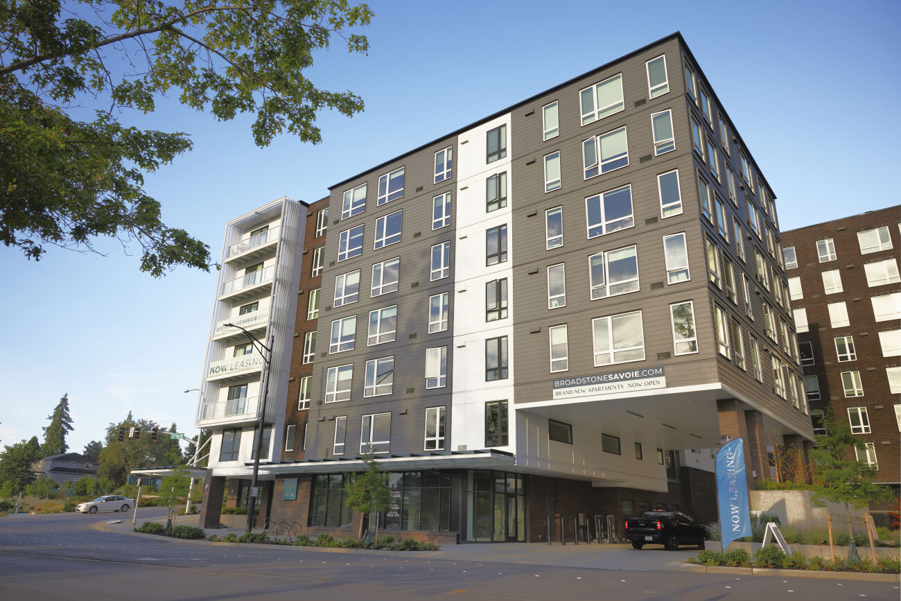 Photo of multifamily housing building.